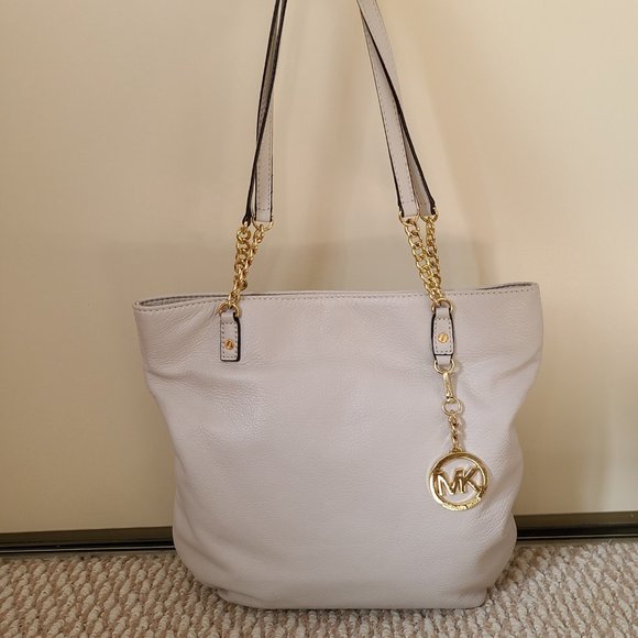 **SOLD** LIKE NEW "MICHAEL KORS" LEATHER TOTE BAG - Picture 2 of 8
